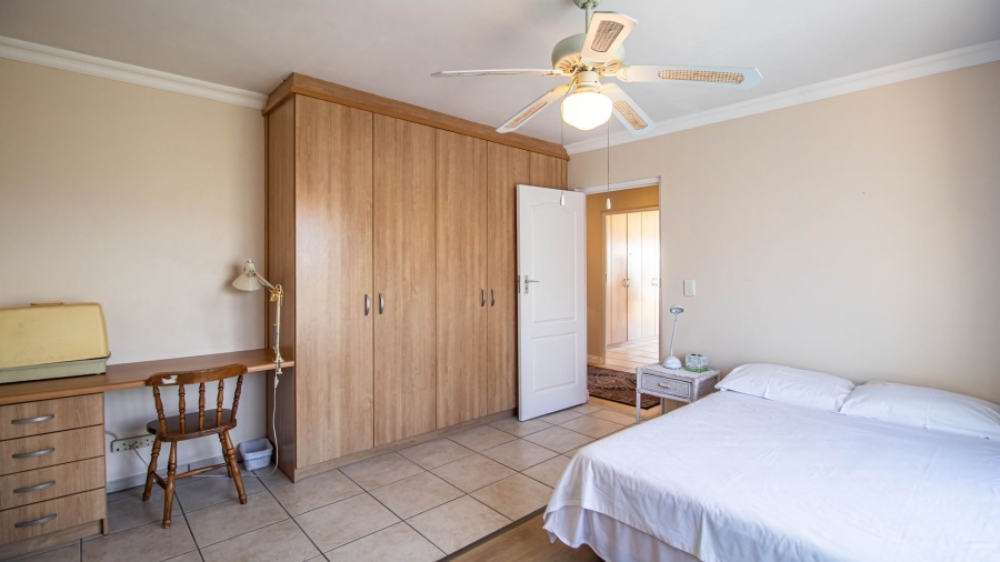 5 Bedroom Property for Sale in Mountainside Western Cape